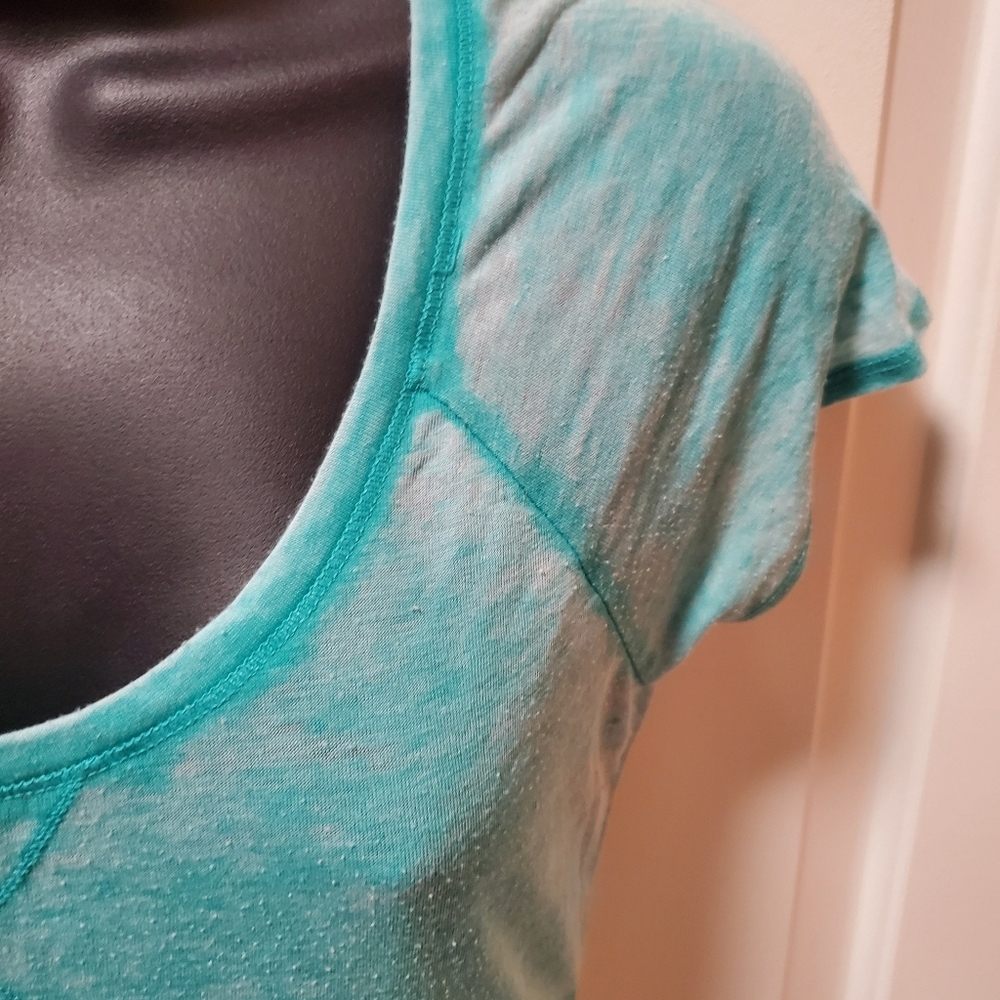 GUESS Distressed T-shirt - Picture 5 of 15